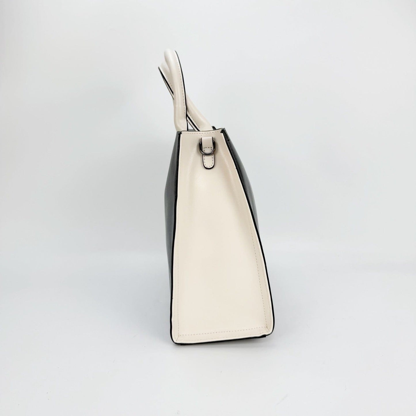 Anastasia Boutique Bags Black and off white tote bag case study