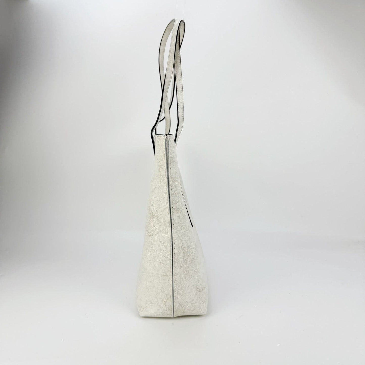 Anastasia Boutique Bags Off white Shopper Tote case study
