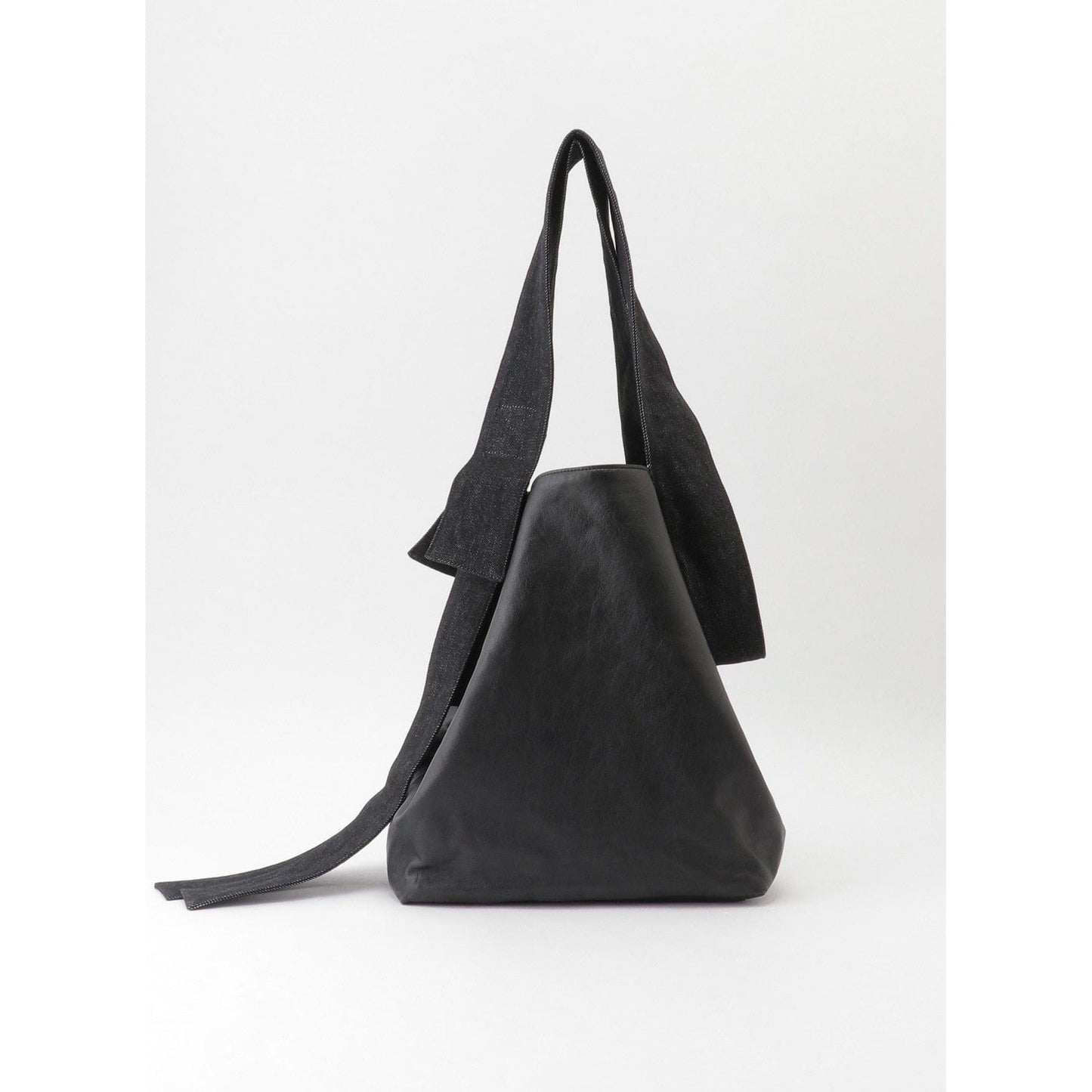 Yohji Yamamoto Handbags Black / Cow Leather / 30cm x 27cm x 11cm Yohji Yamamoto Belt Tote Bag